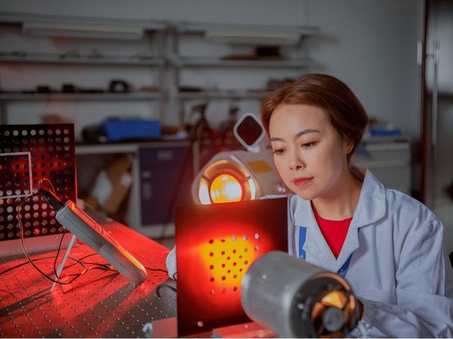 2024年，中美7月芯片出口額斷崖差距：美國(guó)154億，中國(guó)是多少？(圖9)