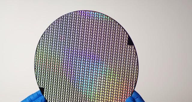 中國(guó)大舉“造芯”：7個(gè)月進(jìn)口1855億芯片設(shè)備，創(chuàng)新紀(jì)錄(圖7)