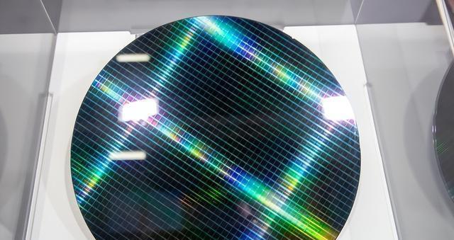 中國(guó)大舉“造芯”：7個(gè)月進(jìn)口1855億芯片設(shè)備，創(chuàng)新紀(jì)錄(圖8)